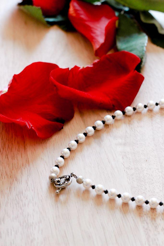 classic-pearl-necklace-made-with-swarovski-crsytal-pearls-bicones-and -pewter-clasp