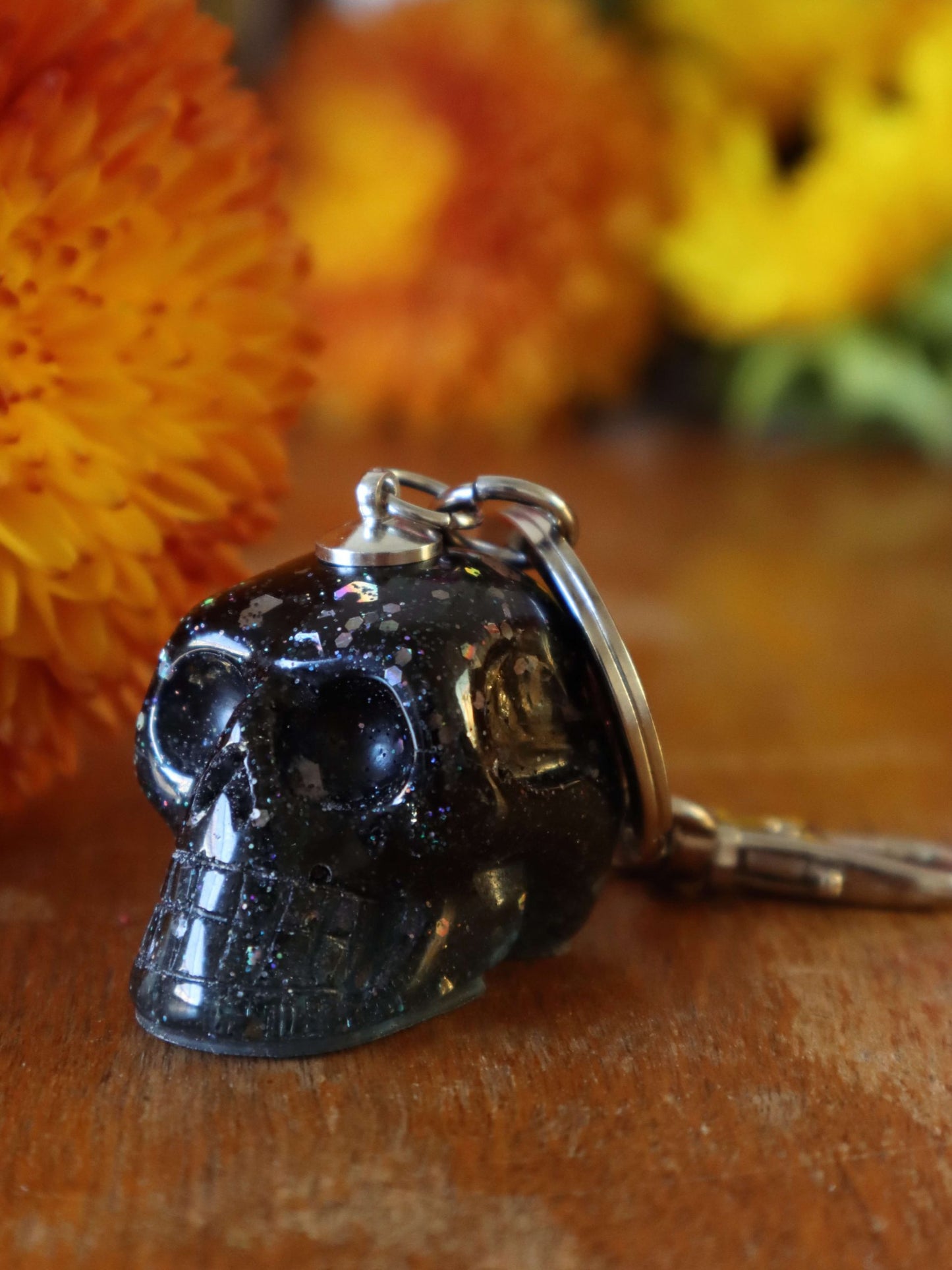 skull-keychain-with-chrome-glitter-by-kaleidoscopes-and-polka-dots