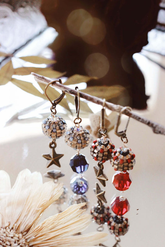 Mismatched Star Dangle Earrings - 1940s Inspired Sweetheart Collection by Kaleidoscopes & Polka Dots