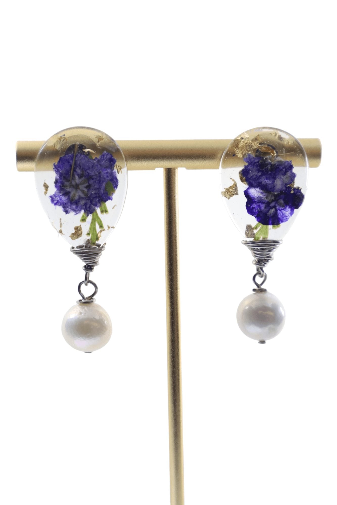 drop-pearl-earrings-wedding-flower-jewelry-vintage-inspired-earrings-kaleidoscopes-and-polka-dots