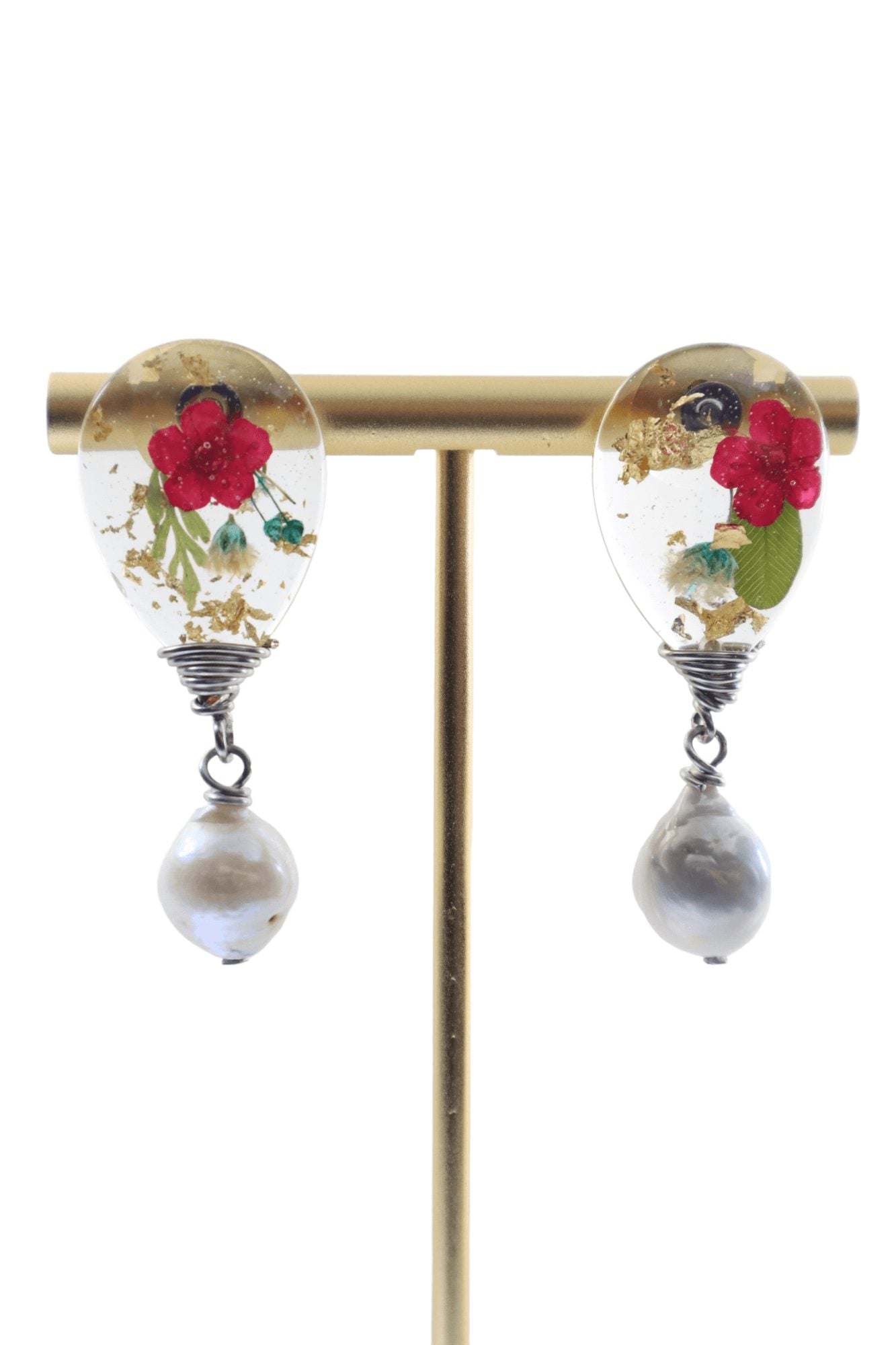 drop-pearl-earrings-wedding-flower-jewelry-vintage-inspired-earrings-kaleidoscopes-and-polka-dots