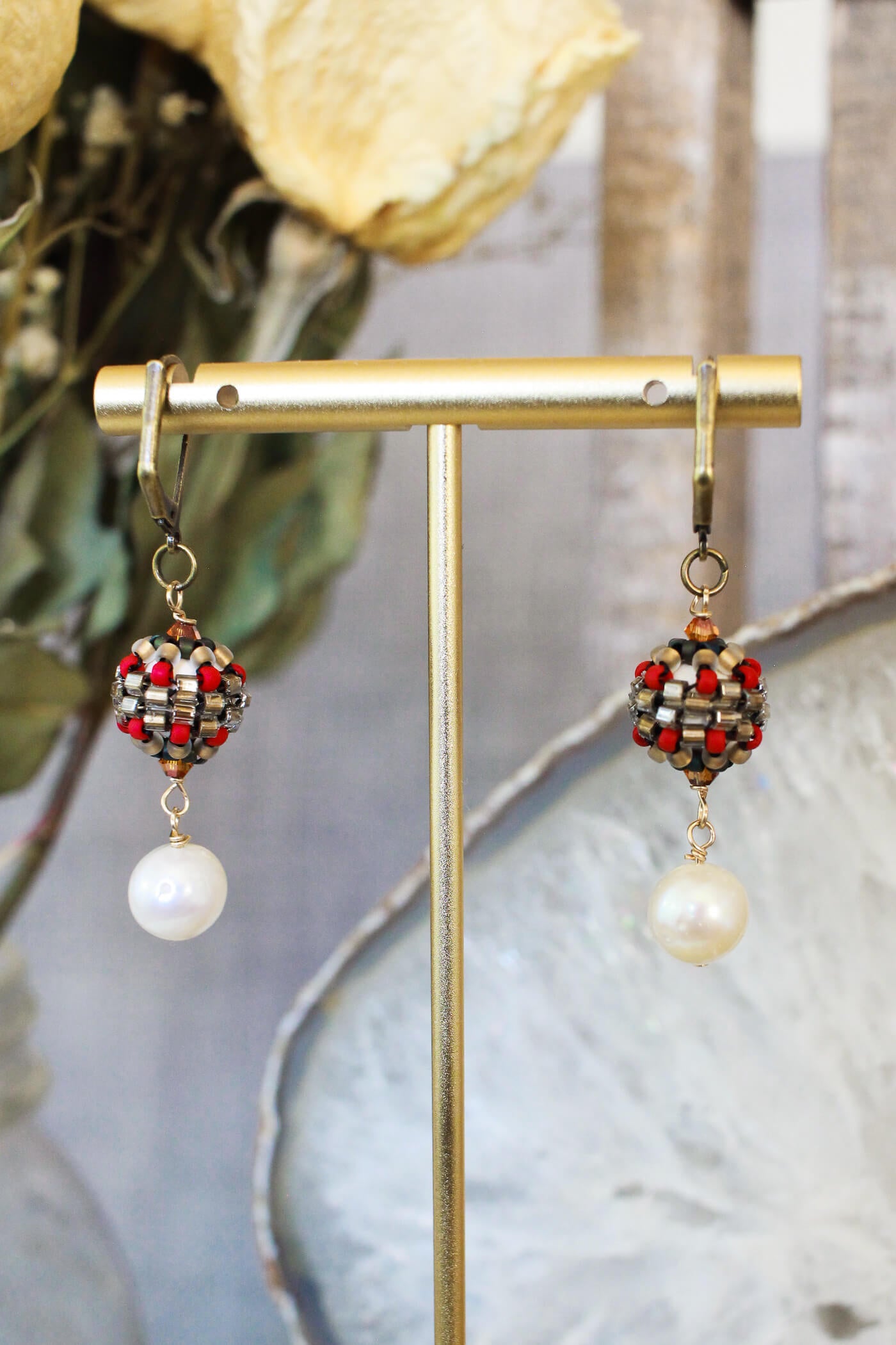 Pearl drop earrings designed with something old and something new for the vintage soul. #pearlearrings #pearldropearrings #dangleanddropearrigs #dangleearrings