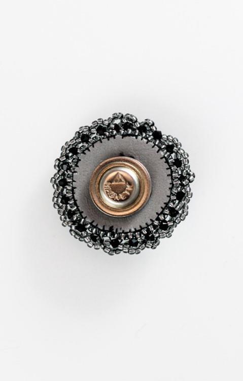 Pearl magnetic scarf brooch