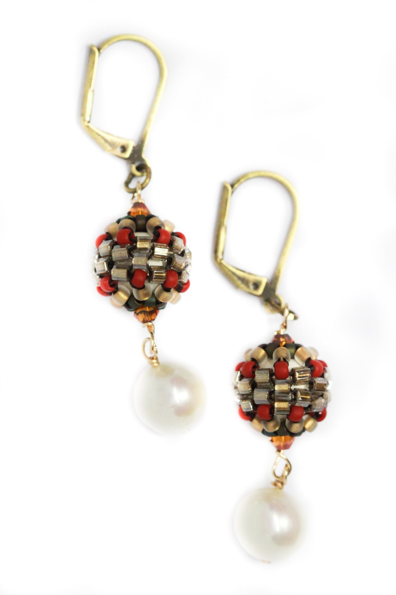 Dangle earrings with fresh water pearls and brass earring hooks #handmadeearrings #brassearrings #designerearrings