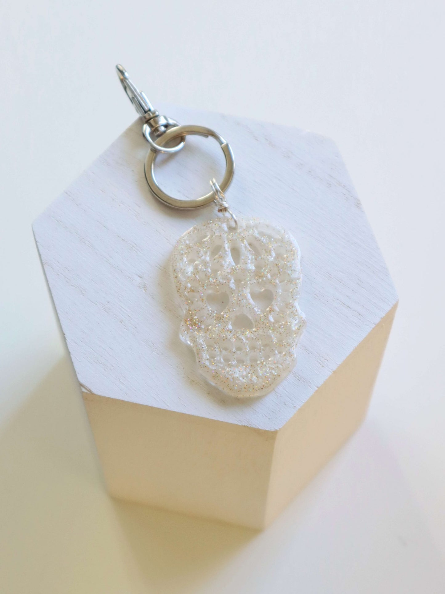 gold-glittery-sugar-skull-keychain-by-kaleidoscopes-and-polka-dots