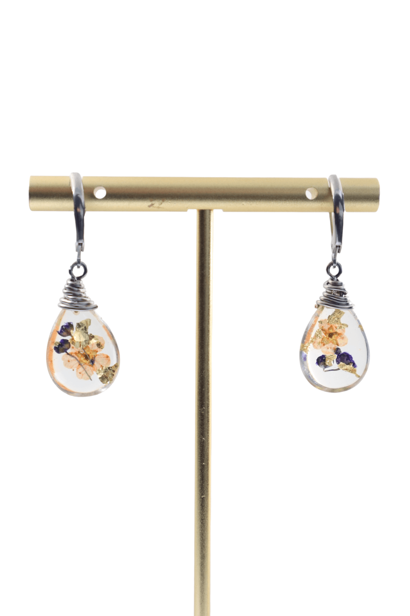 Vintage-inspired-earrings--flower-jewelry---resin-flower-earrings---Kaleidoscopes-And-Polka-Dots