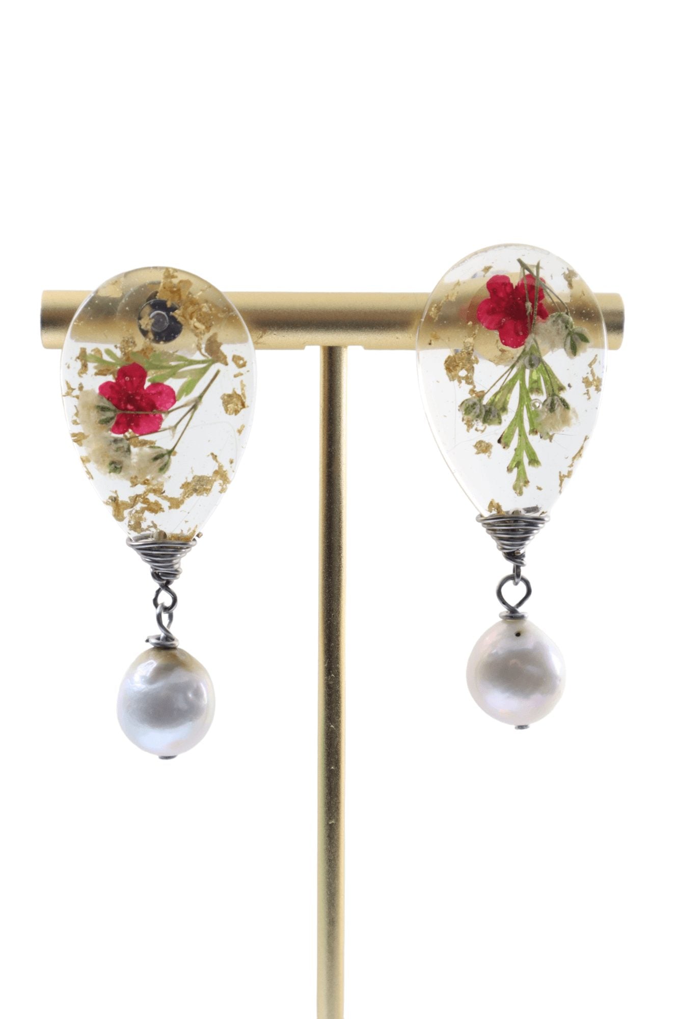 Pearl-drop-real-flower-teardrop-earrings-for-wedding---flower-jewelry---Kaleidoscopes-And-Polka-Dots
