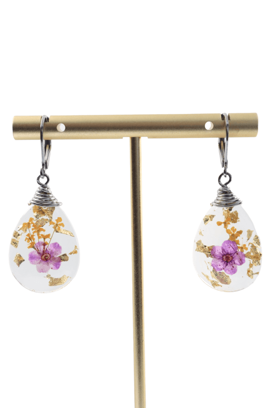Pressed-Flower-Teardrop-Earrings-Romantic-Jewelry---resin-flower-earrings---flower-jewelry--Kaleidoscopes-And-Polka-Dots